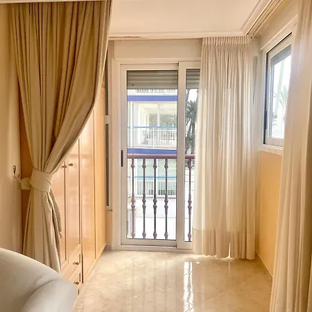 En Primera Linea, Sea Front, Pool & Parking Apartment Benidorm